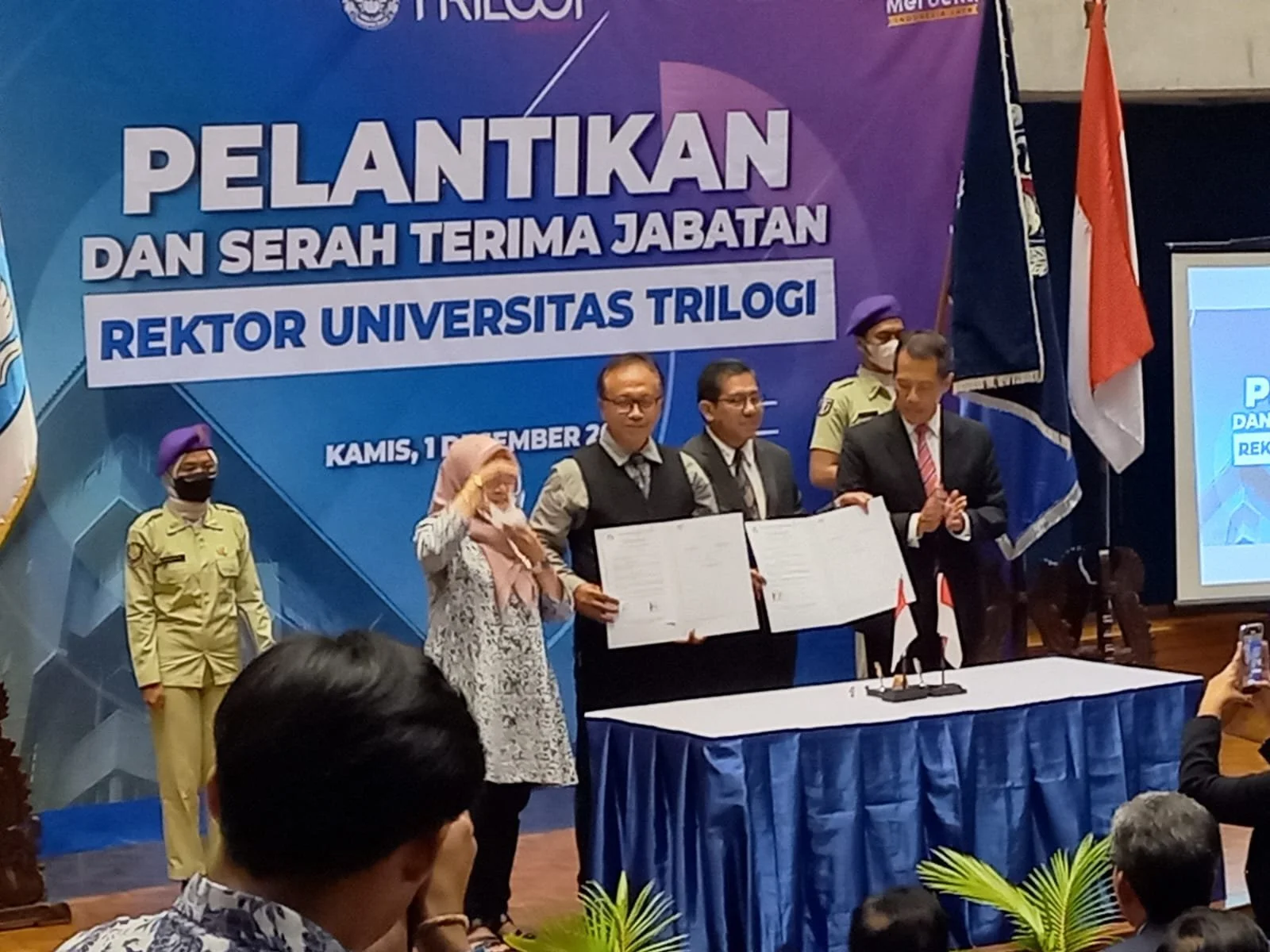 Ajoyib kokraklar bilan qoramagiz porno tomosha qiling